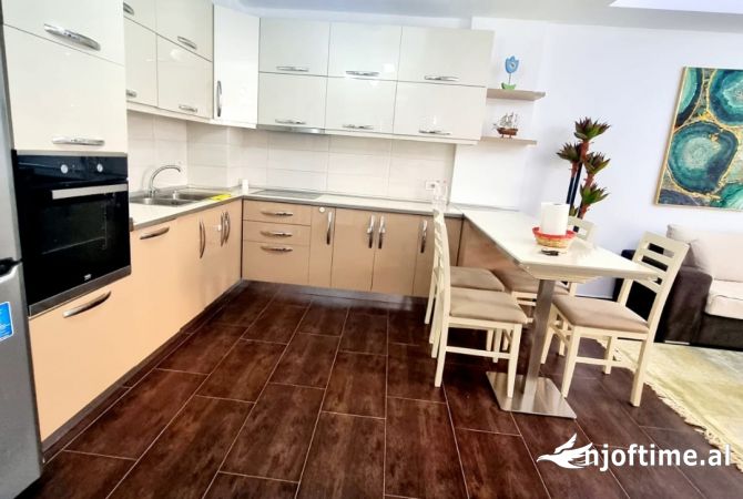 Shtepi me qera Apartament ne Tirane, 2+1, Mobilimi E mobiluar, Pagesa 65,000  Leke.