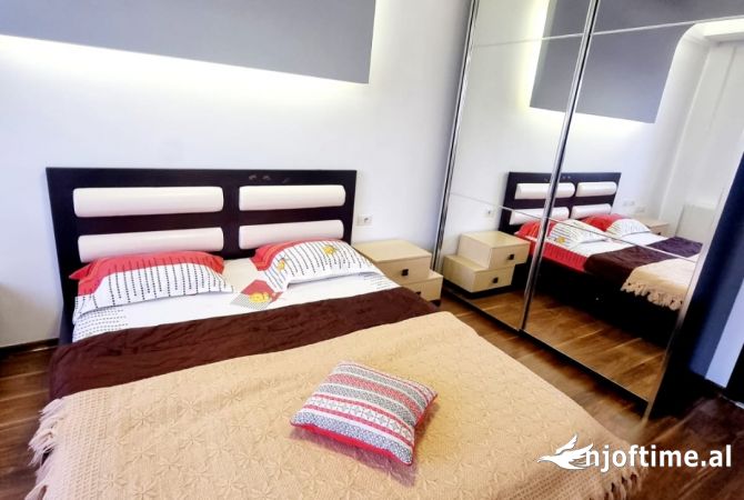 Shtepi me qera Apartament ne Tirane, 2+1, Mobilimi E mobiluar, Pagesa 65,000  Leke.