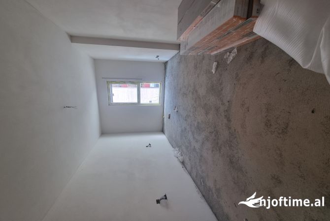 Shtepi ne shitje Apartament ne Tirane, 1+1, Mobilimi Bosh, pa mobiluar, Pagesa 134,820  Euro.