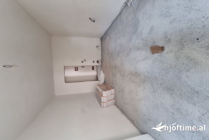Shtepi ne shitje Apartament ne Tirane, 1+1, Mobilimi Bosh, pa mobiluar, Pagesa 134,820  Euro.