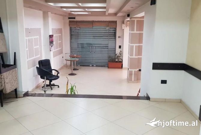 Ambient biznesi me qera 3+1 ne Tirane - 800 Euro