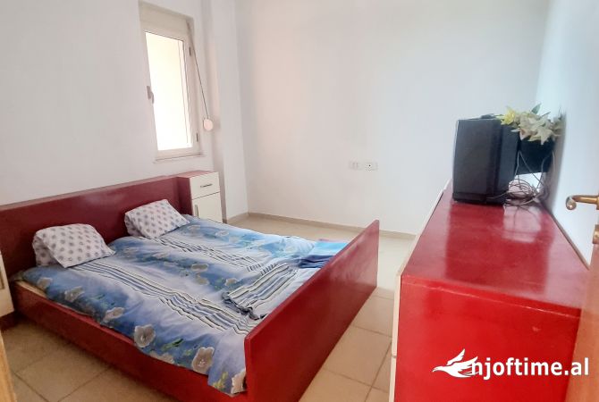 Shtepi ne shitje Apartament ne Durres, 3+1, Mobilimi Pjeserisht e mobiluar, Pagesa 110,000  Euro.