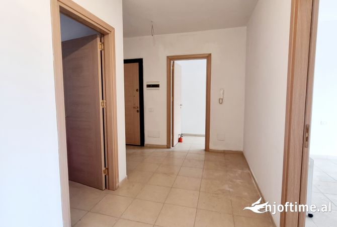 Shtepi ne shitje Apartament ne Durres, 3+1, Mobilimi Pjeserisht e mobiluar, Pagesa 110,000  Euro.