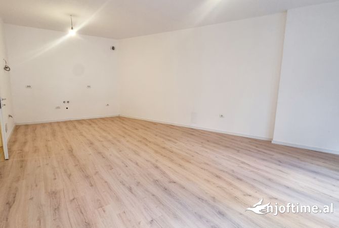 Shtepi ne shitje Apartament ne Tirane, 2+1, Mobilimi Bosh, pa mobiluar, Pagesa 287,500  Euro.