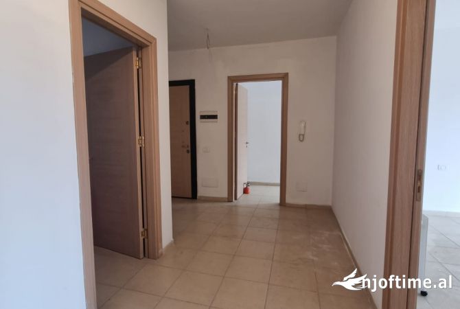 Shtepi ne shitje Apartament ne Durres, 3+1, Mobilimi Bosh, pa mobiluar, Pagesa 113,000  Euro.