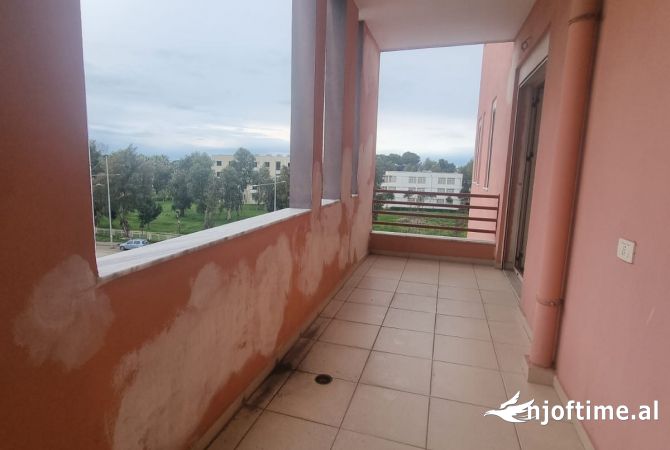 Shtepi ne shitje Apartament ne Durres, 3+1, Mobilimi Bosh, pa mobiluar, Pagesa 113,000  Euro.