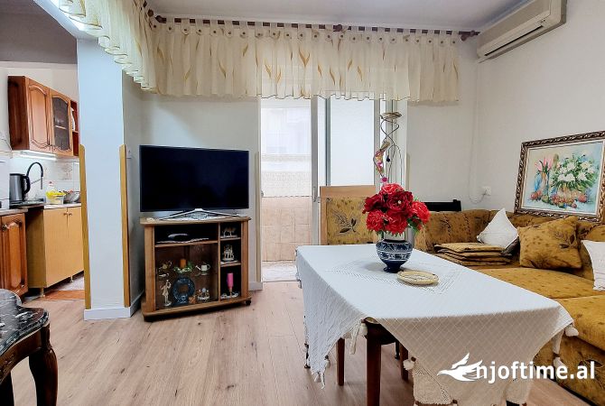 Shtepi me qera Apartament ne Tirane, 2+1, Mobilimi E mobiluar, Pagesa 600  Euro.