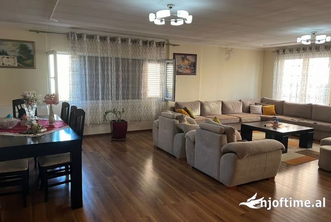 Shtepi ne shitje 4+1 ne Tirane - 320,000 Euro
