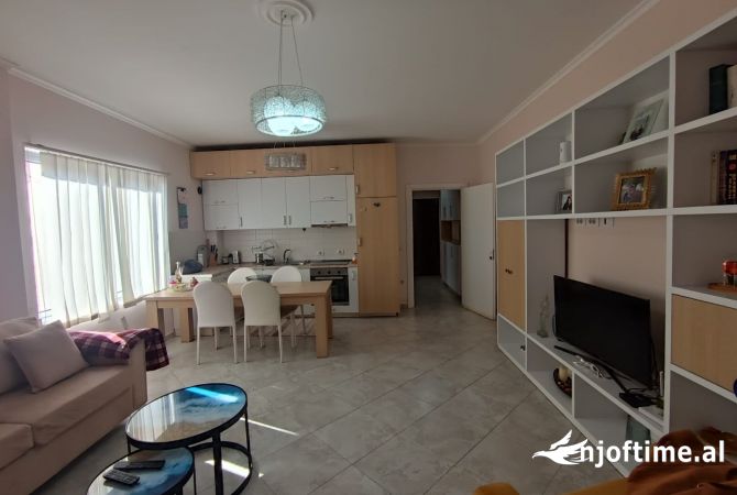 Shtepi me qera 1+1 ne Tirane - 380 Euro