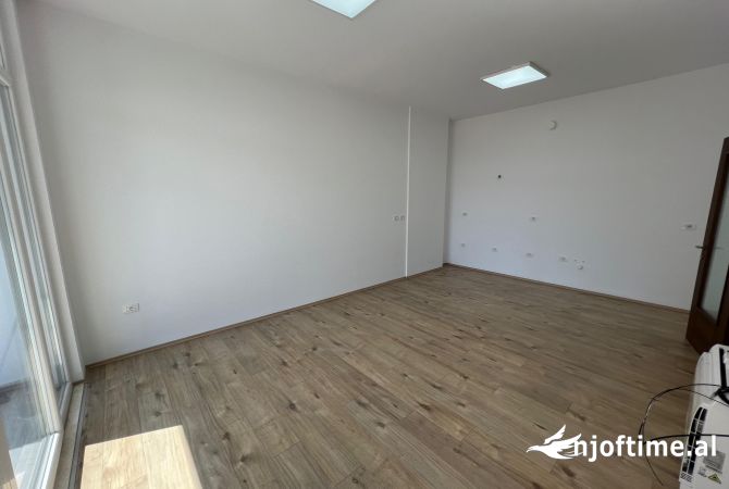 Ambient biznesi me qera 3+1 ne Tirane - 700 Euro