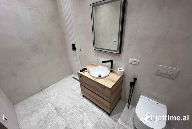 JEPET ZYRE ME QIRA PRANE ISH PARKUT