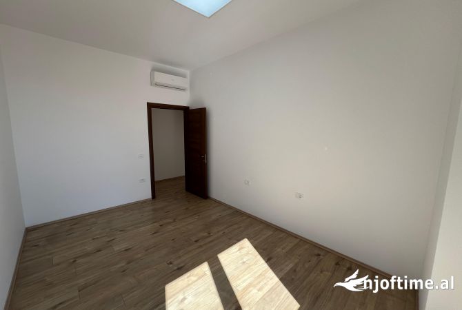 JEPET ZYRE ME QIRA PRANE ISH PARKUT