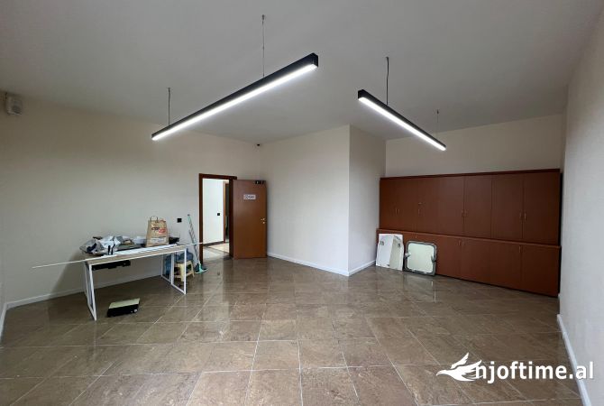 Ambient biznesi me qera 3+1 ne Tirane - 4,500 Euro