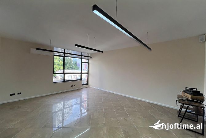 Ambient biznesi me qera 3+1 ne Tirane - 4,500 Euro
