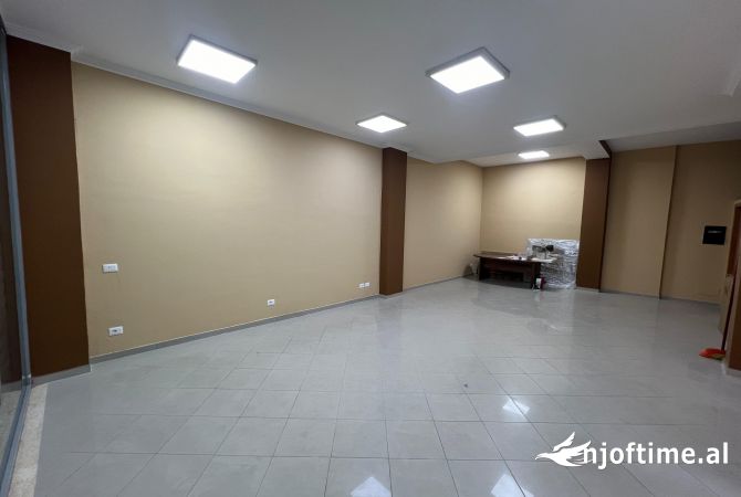 Ambient biznesi me qera 1+1 ne Tirane - 700 Euro