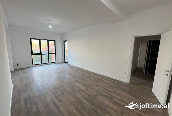 Ambient biznesi me qera 3+1 ne Tirane - 600 Euro