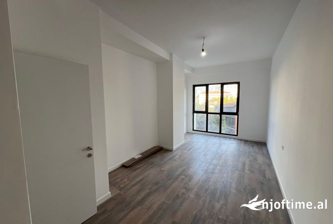 Shtepi ne shitje Apartament ne Tirane, 2+1, Mobilimi Bosh, pa mobiluar, Pagesa 205,200  Euro.
