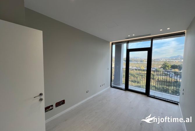 Ambient biznesi me qera 3+1 ne Tirane - 1,250 Euro