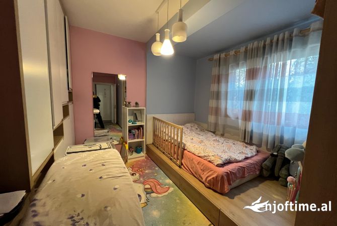 Shtepi ne shitje Apartament ne Tirane, 2+1, Mobilimi E mobiluar, Pagesa 240,000  Euro.