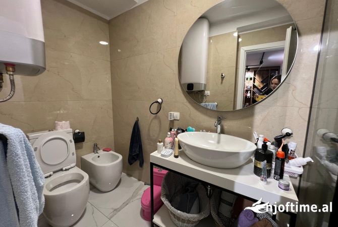 Shtepi ne shitje Apartament ne Tirane, 2+1, Mobilimi E mobiluar, Pagesa 240,000  Euro.