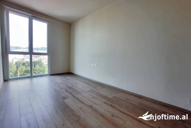 Ambient biznesi me qera 3+1 ne Tirane - 800 Euro