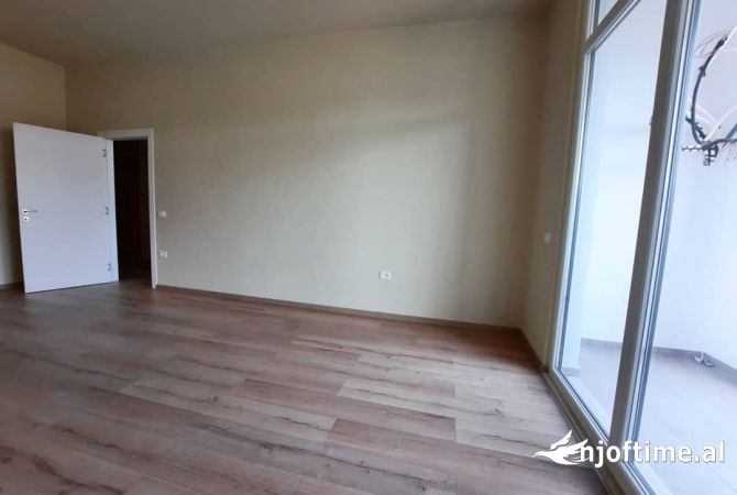 Ambient biznesi me qera 3+1 ne Tirane - 800 Euro