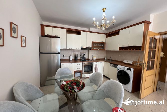 Shtepi me qera 2+1 ne Tirane - 1,190 Euro