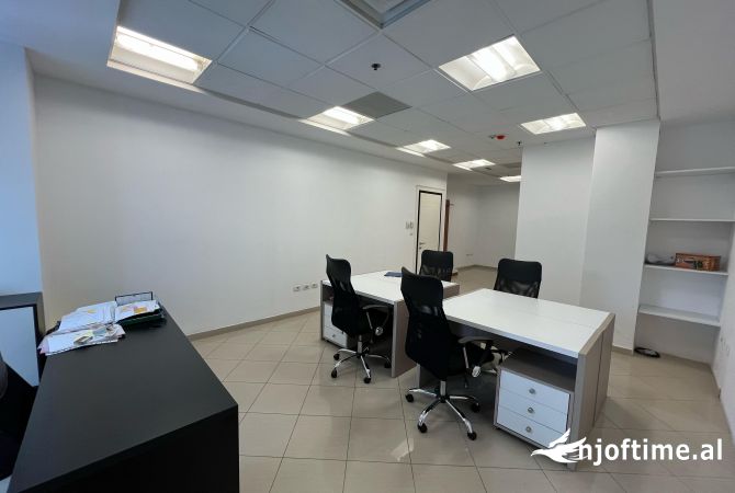 Ambient biznesi me qera 3+1 ne Tirane - 800 Euro