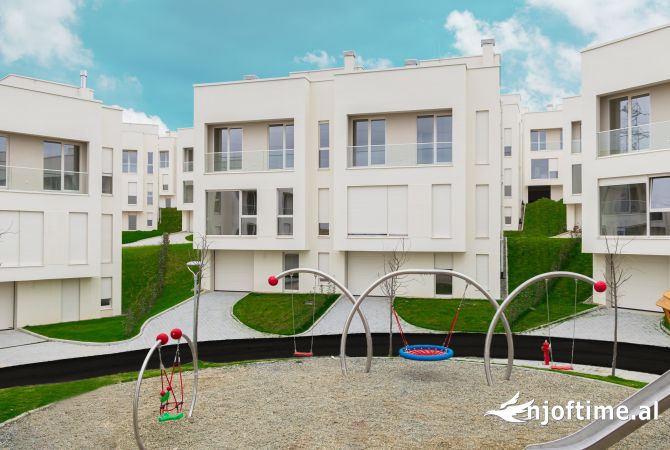 Shtepi ne shitje Vila Luksoze ne Tirane, 3+1, Mobilimi Bosh, pa mobiluar, Pagesa 300,000  Euro.