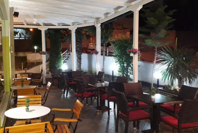 Different articles a Tirana - 400 Euro