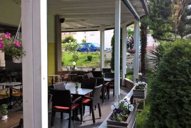 Different articles a Tirana - 400 Euro