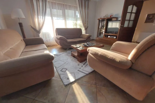 Mobilje dhe Elektroshtepiake ne Tirane - 350 Euro