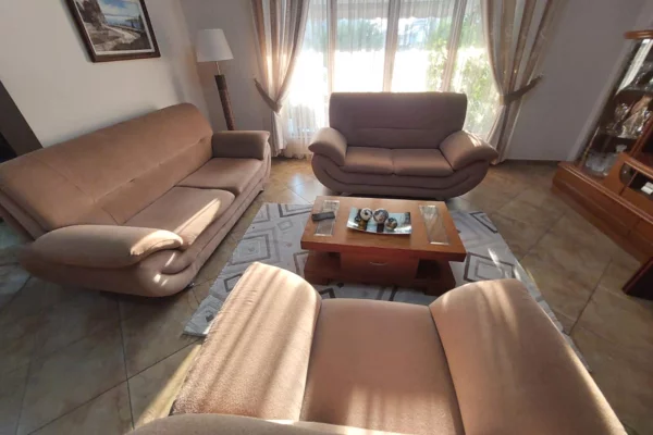 Mobili ed elettrodomestici a Tirana - 350 Euro