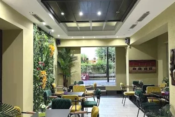 Ambiente Commerciale in Vendita 2+1 a Tirana - 300,000 Euro