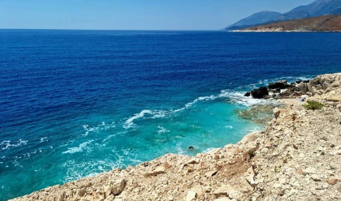 Tok 1000m2 vij e par ne himar ne shitje