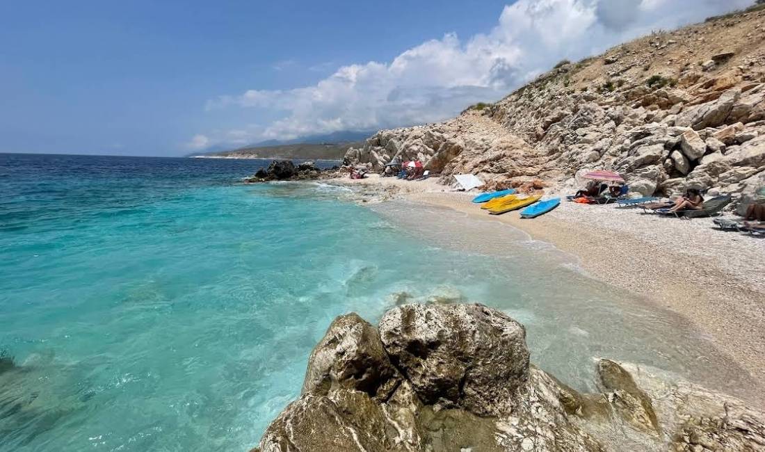 Tok 2000m2 ne shitje ne Himar .vij e par .