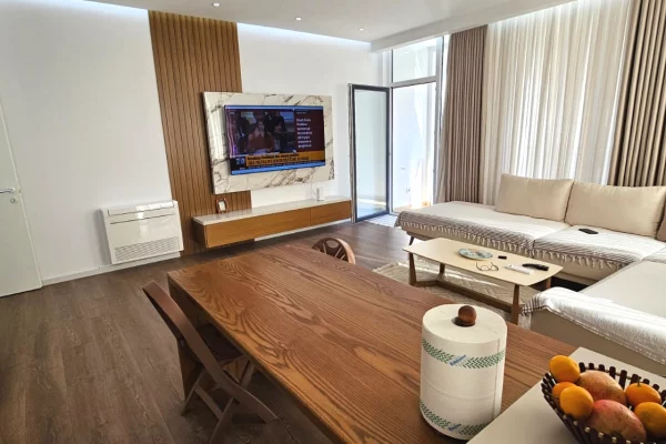 Shtepi ne shitje Apartament ne Tirane, 3+1, Mobilimi E mobiluar, Pagesa 346,380  Euro.