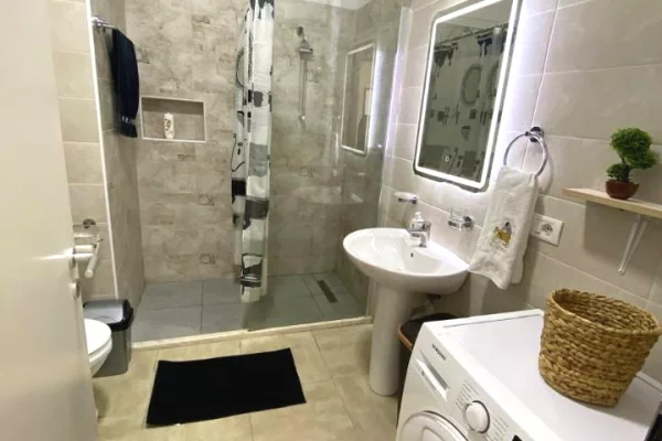 Shtepi me qera 2+1 ne Tirane - 550 Euro