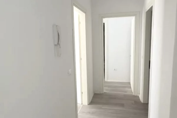 Ambient biznesi ne shitje 3+1 ne Tirane - 105,930 Euro