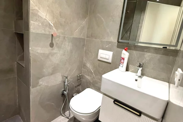 Shtepi me qera 3+1 ne Tirane - 1,700 Euro