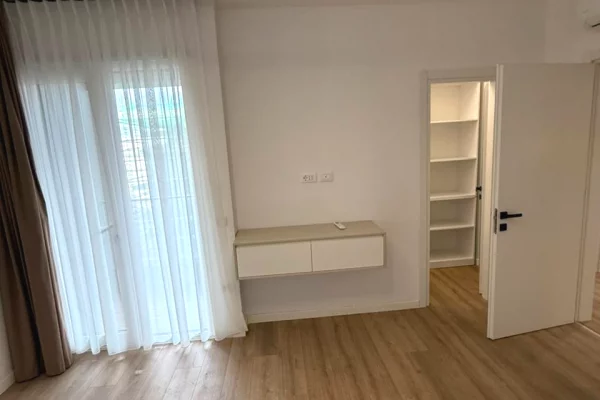 Shtepi me qera 3+1 ne Tirane - 1,700 Euro