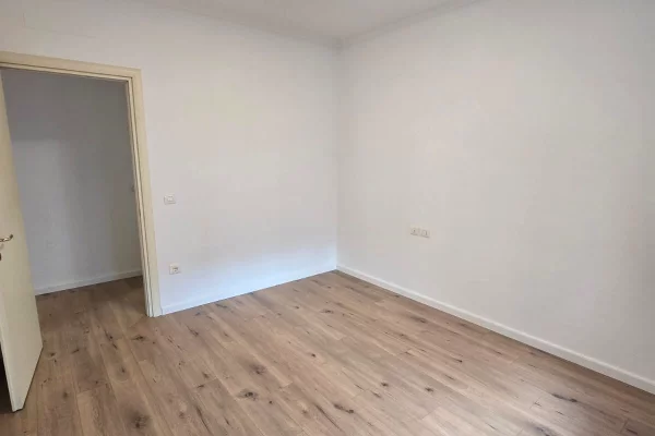 Shtepi ne shitje Apartament ne Tirane, 1+1, Mobilimi Pjeserisht e mobiluar, Pagesa 218,000  Euro.