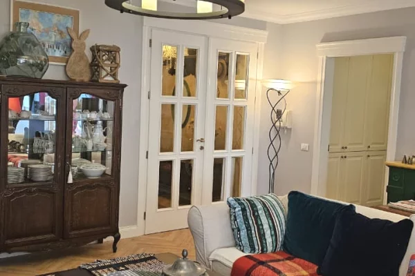 Shtepi ne shitje Apartament ne Tirane, 2+1, Mobilimi E mobiluar, Pagesa 650,000  Euro.