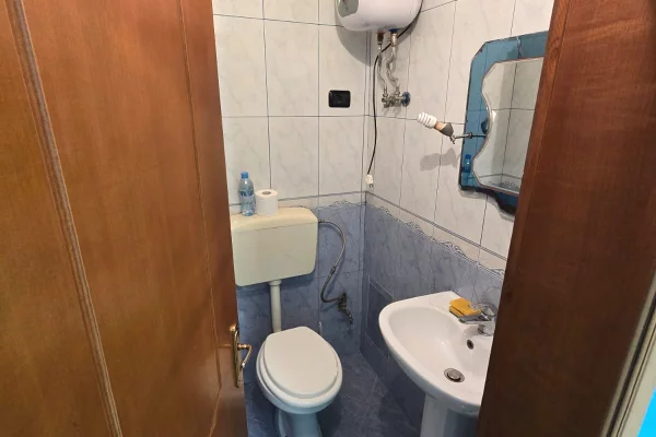 🏢 Jepet me Qira Ambient Biznesi – perballe Delijorgjit, Tirane