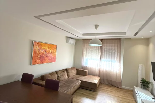 Shtepi me qera 2+1 ne Tirane - 1,000 Euro