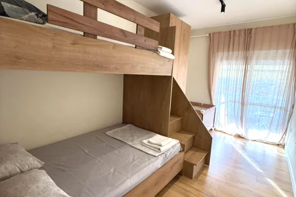 Shtepi me qera 2+1 ne Tirane - 1,000 Euro