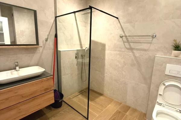 Shtepi me qera 2+1 ne Tirane - 1,000 Euro