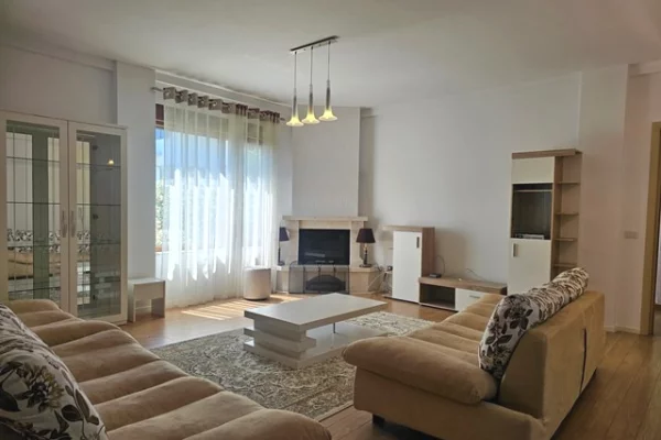 Shtepi me qera 6+1 ne Tirane - 2,500 Euro