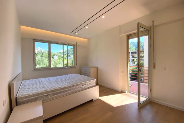 Shtepi me qera 3+1 ne Tirane - 1,100 Euro