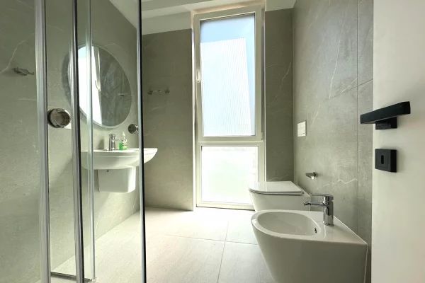 Shtepi me qera 3+1 ne Tirane - 2,000 Euro